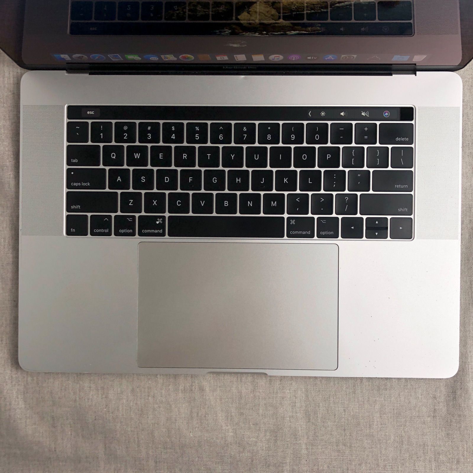 ◇ジャンク品・本体のみ◇Apple MacBook Pro (15-inch, 2017) 【Touch 
