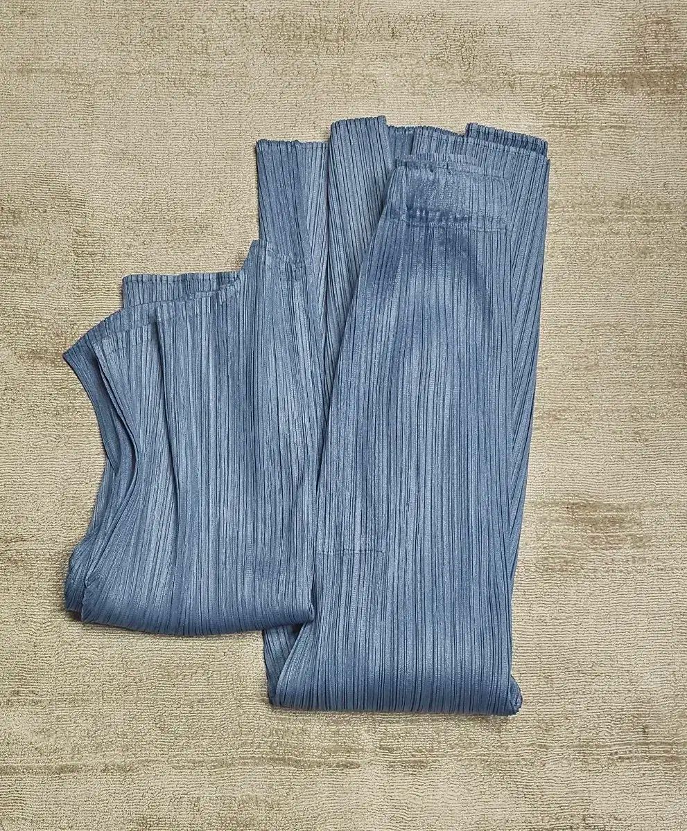 PLEATS