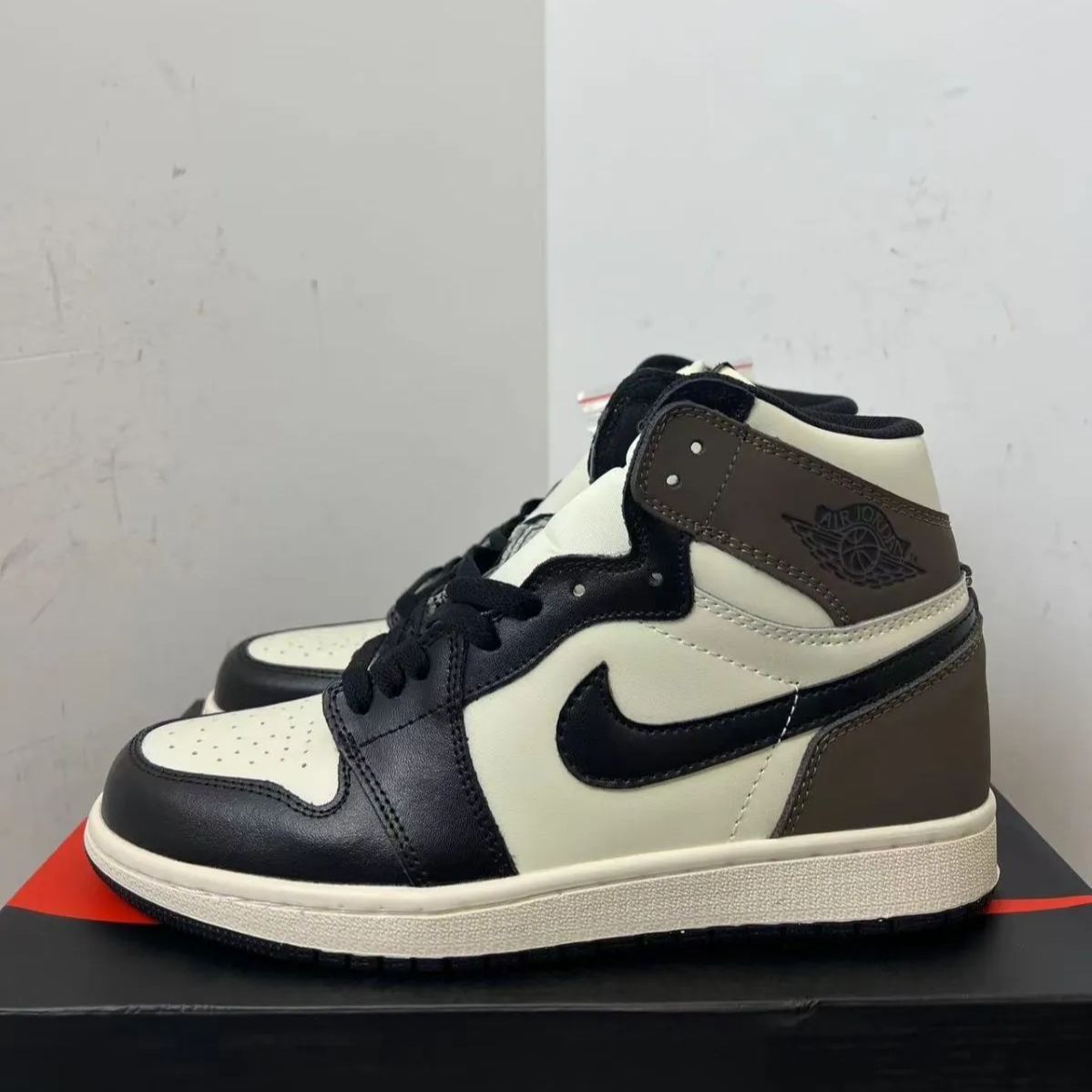 新品未使用 ナイキ Jordan Air Jordan 1 Retro High Og 