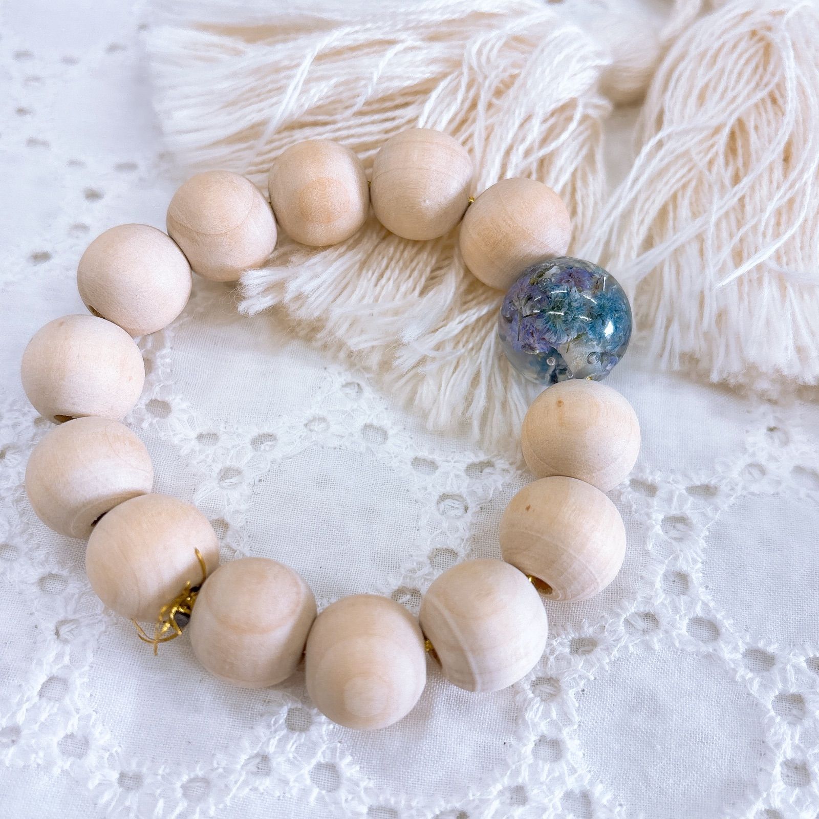 ウッドビーズとレジンのヘアゴム 2way【香彩】 - メルカリ