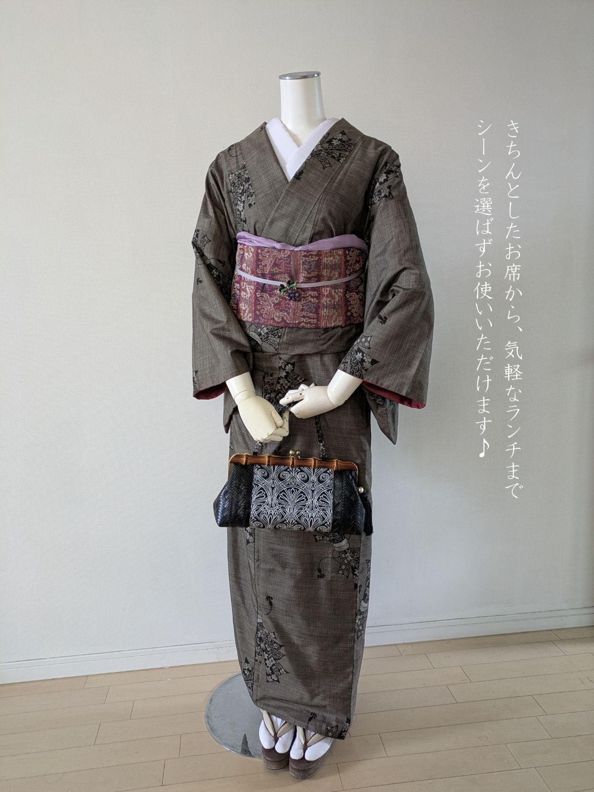 リゾートでも目を引く エキゾチックなバンブークラッチバック