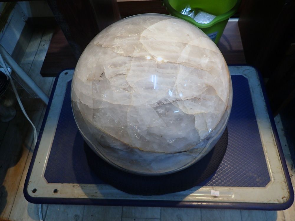 天然石】水晶＿特大の丸玉、希少クリスタル！約60kg(引き取り限定)