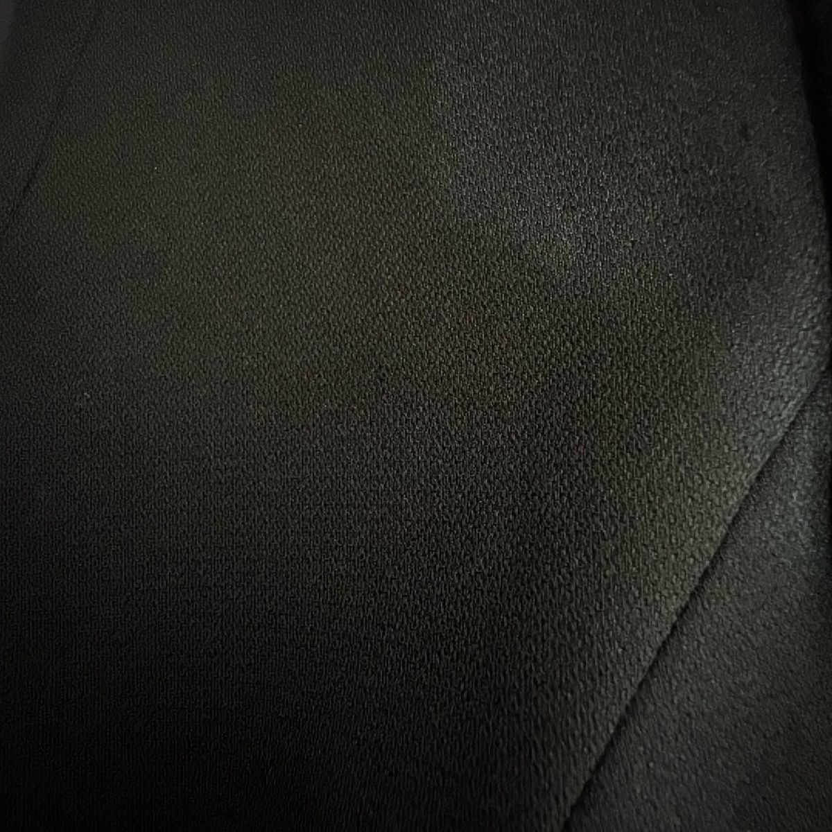 - 黒