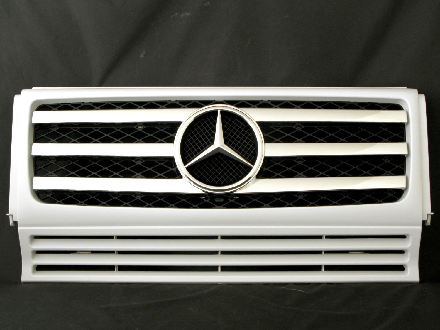 ベンツ Gクラス W463 ゲレンデ 09y後期 G55スタイルグリル 2ファン車対応品 960アラバスターホワイト 商品番号2807