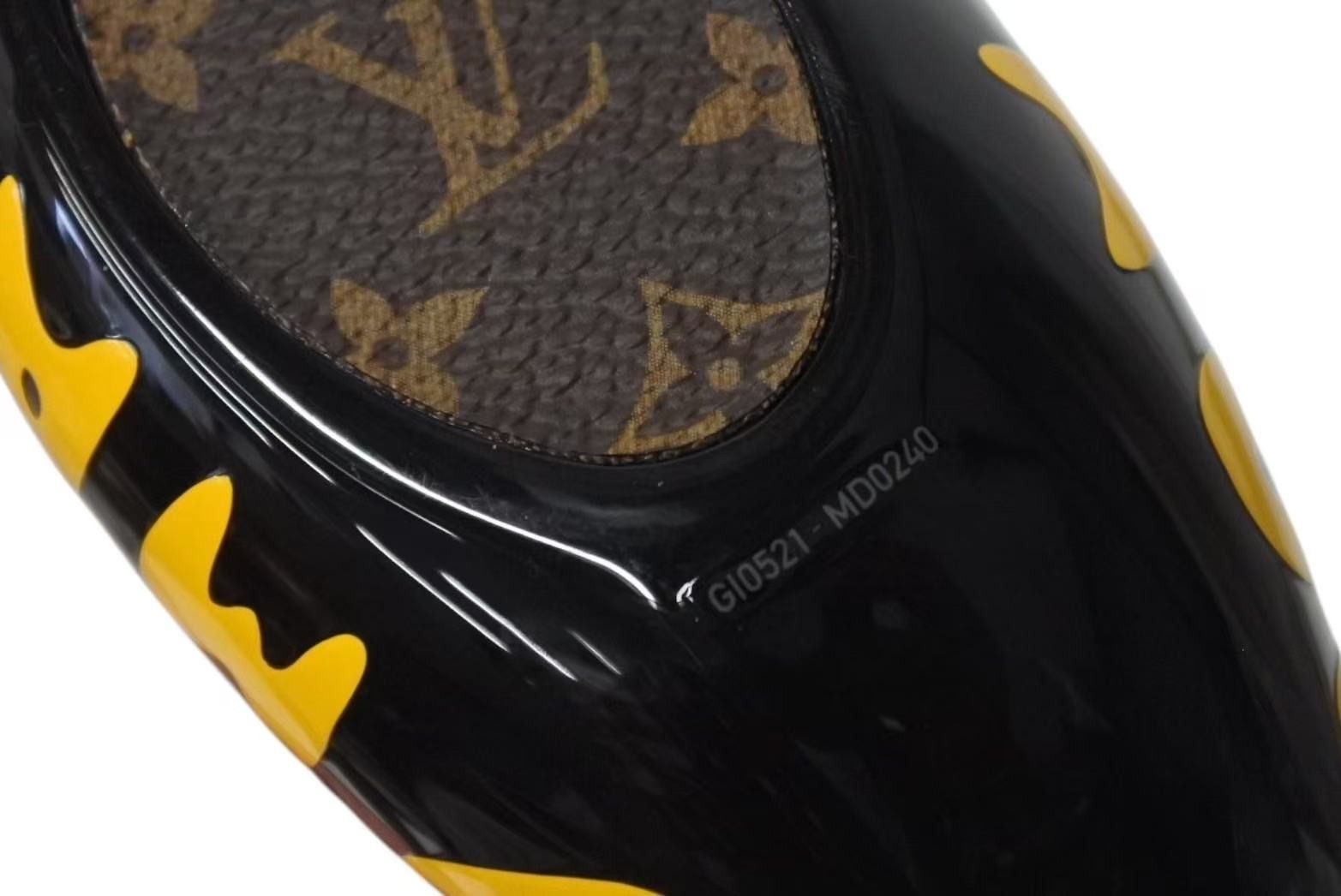 新品同様 LOUIS VUITTON ルイヴィトン LVスクエアード