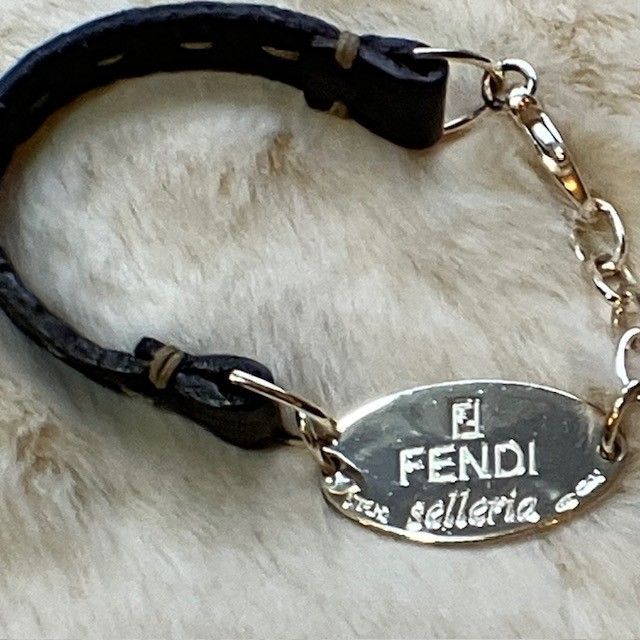 FENDI セレリア selleria ロゴプレート チェーン ブレスレット FENDI セレリア selleria ロゴプレート チェーン ブレスレット