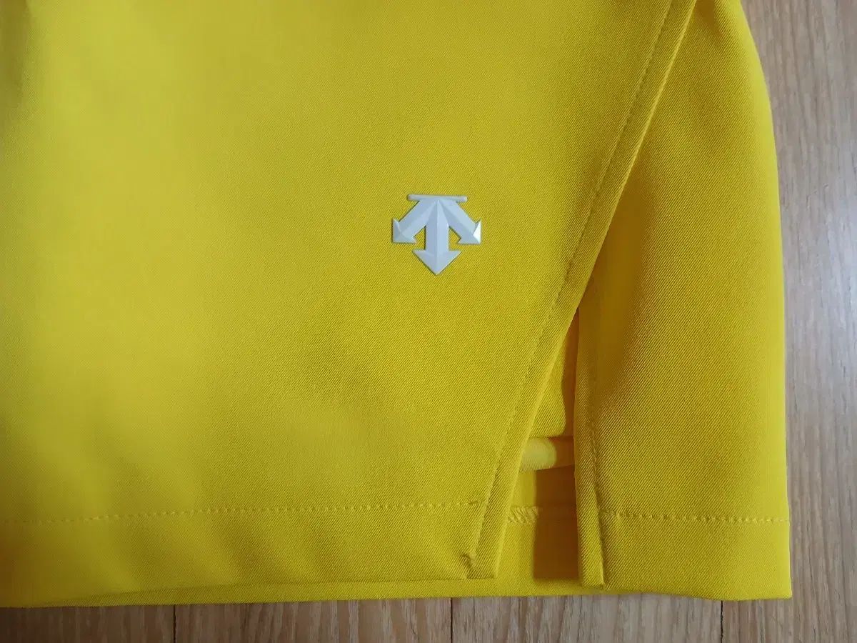 女性用ゴルフウェアディセントTシャツスカートセット