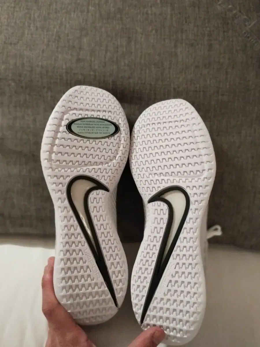 NIKE