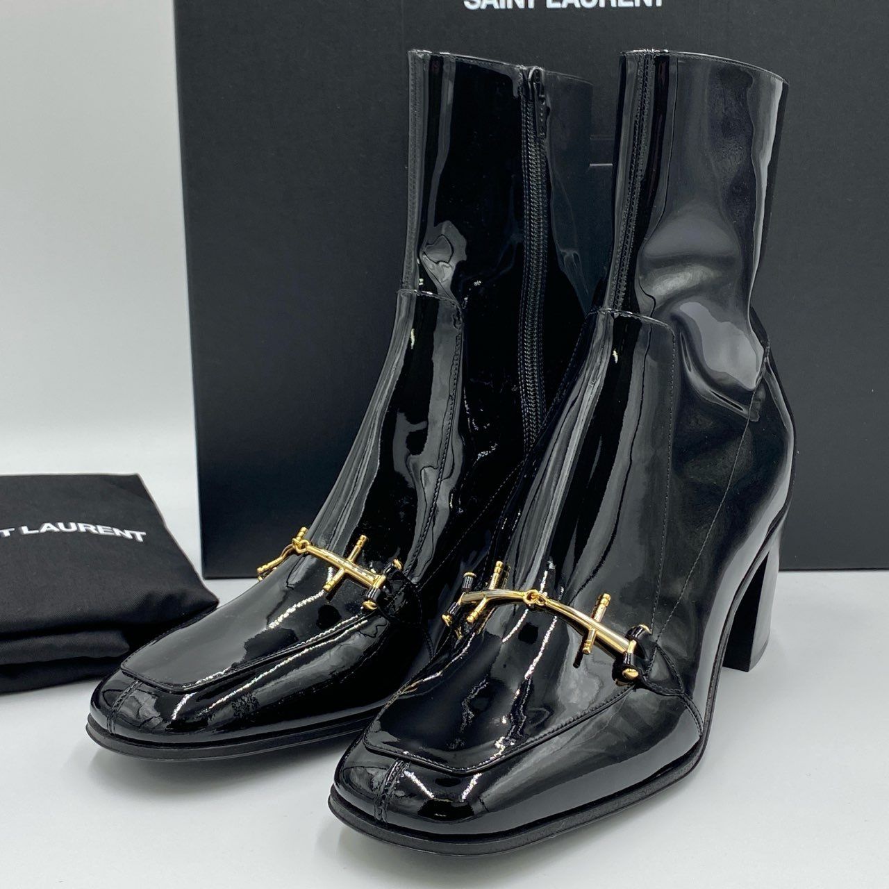 SAINT LAURENT ブラックレザーブーツ 保存袋付　サンローランパリ SAINT LAURENT ブラックレザーブーツ 保存袋付 サンローランパリ