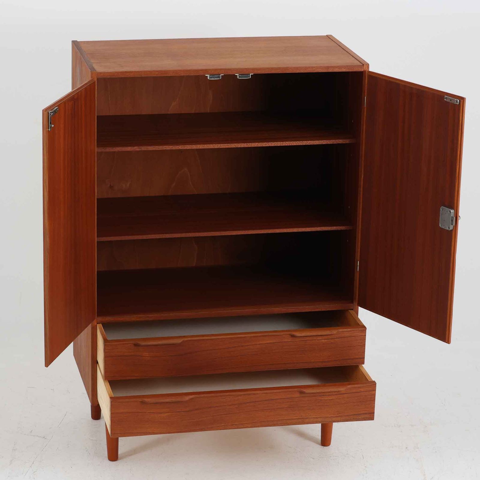 収納キャビネット