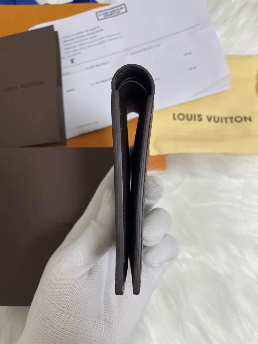 ウォレット 二つ折り財布