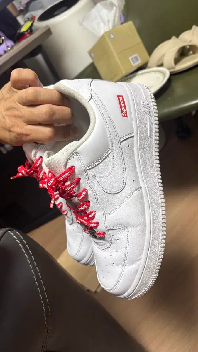 ナイキ シュプリーム エアフォース1 ロー 白