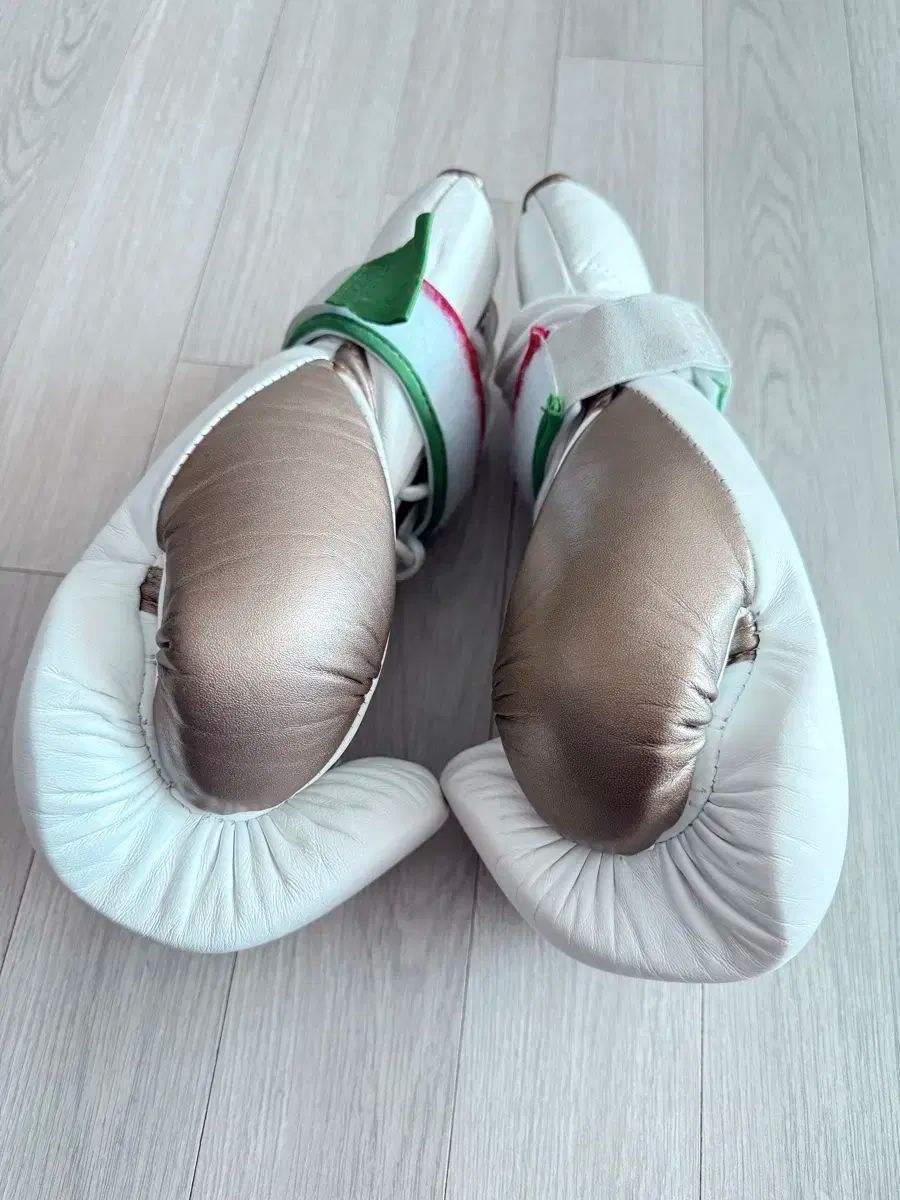 飛ぶ プレミアム グローブ ホワイトゴールド GETSMS_ONE