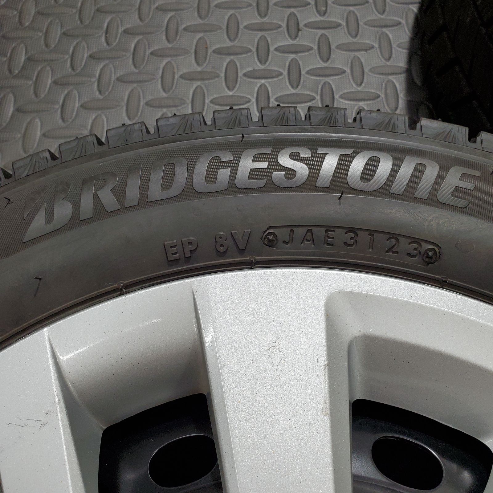 ブリヂストン ブリザックVRX3