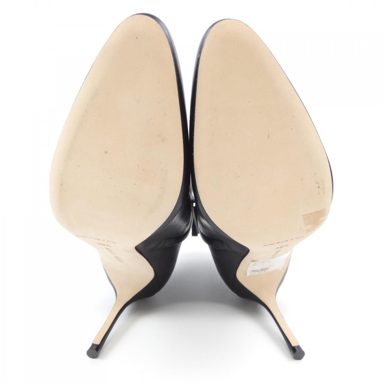 マノロブラニク