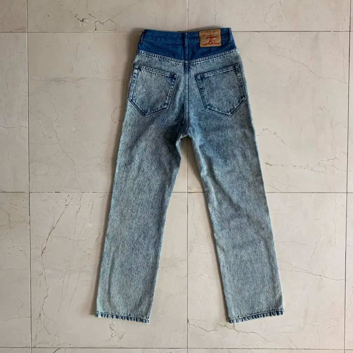 即発送Y/Project カットアウト ジーンズ S Y/Project Cut Out Jean in Rinsed Blue | FWRD