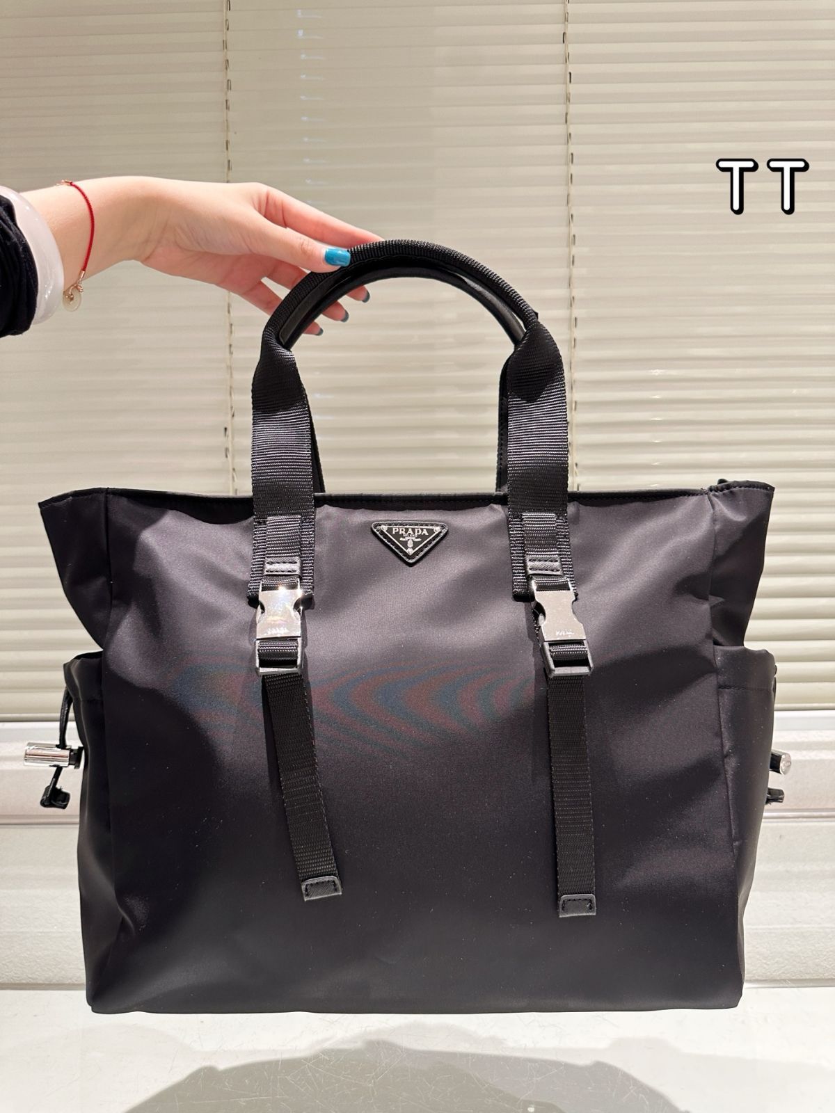 【早い者勝ち！特価】PRADA A-ランクトートバッグ ナイロン PRADA＊Re-Nylon medium padded toteナイロントートバック＊送込