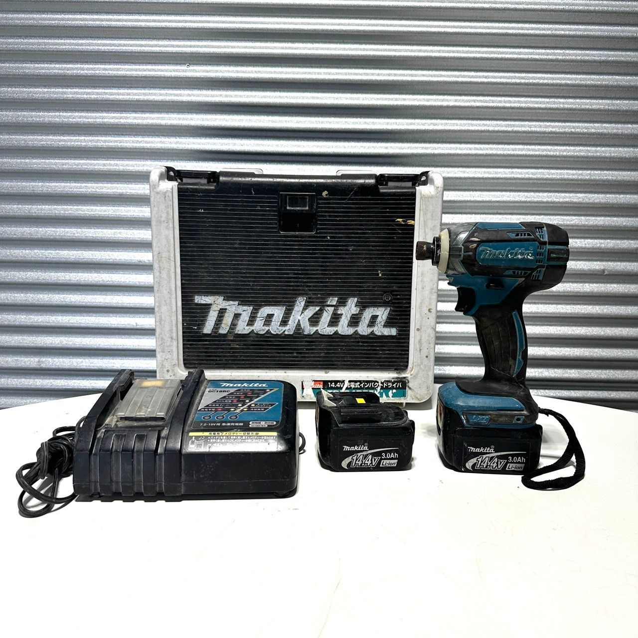 中古 makita マキタ 充電式インパクトドライバ TD134DRFX 14.4v 動作確認済み