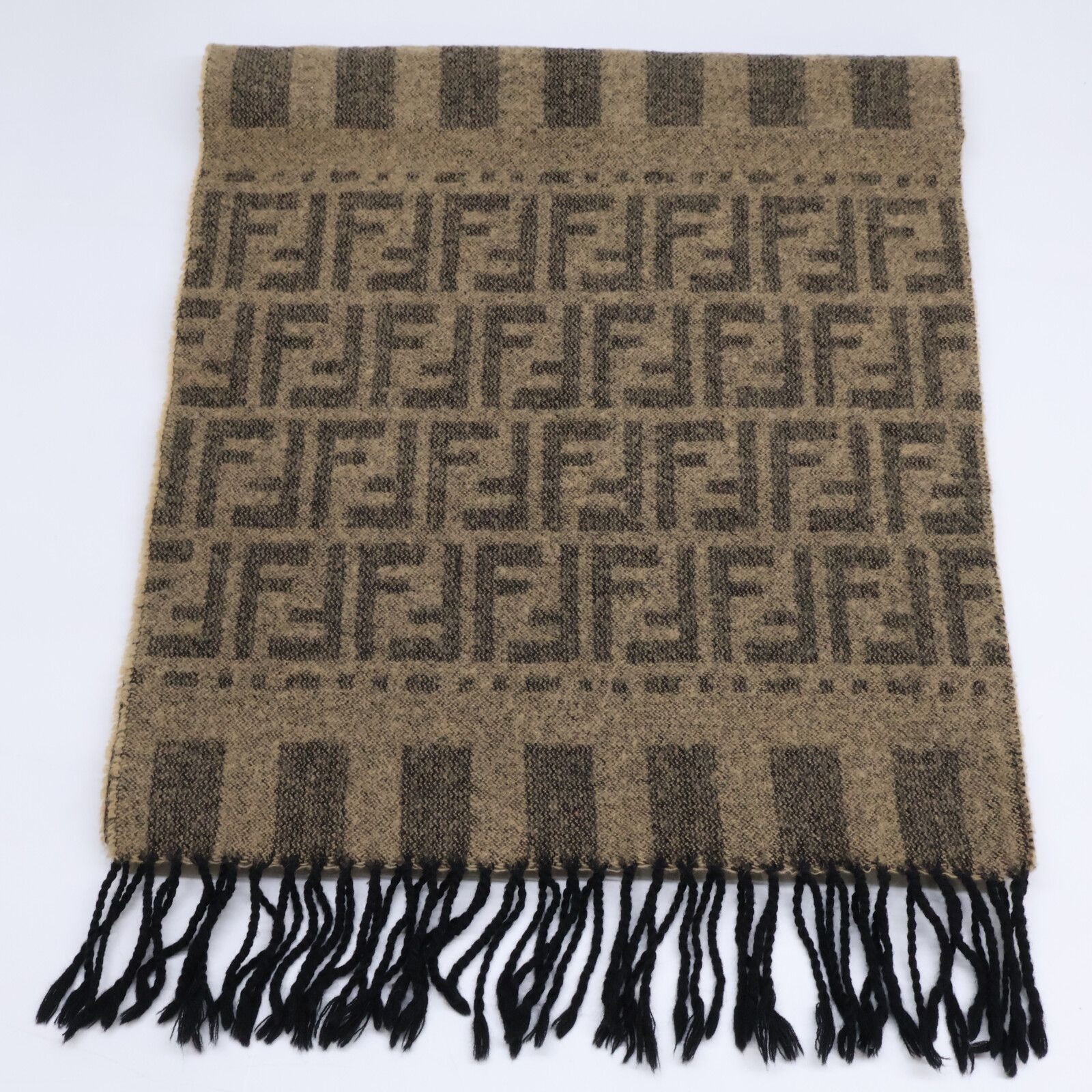 ミ*ナ様 美品未使用タグ付き　FENDI フェンディ　ズッカ柄　FF柄　ウールマ FENDI フェンディ 【美品】ズッカ柄 ウール - メルカリ