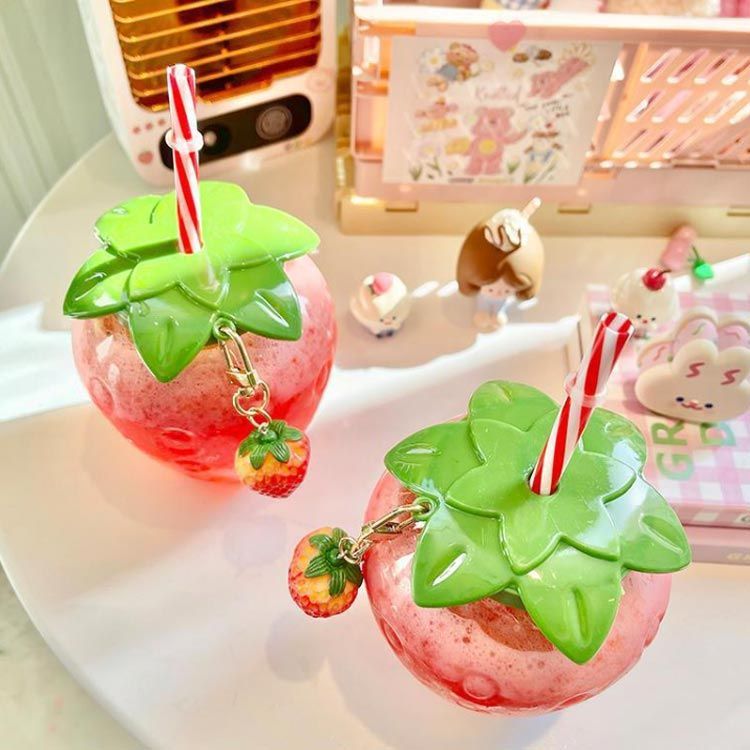 4個セット イチゴ ウォーターボトル ストロー付き かわいい