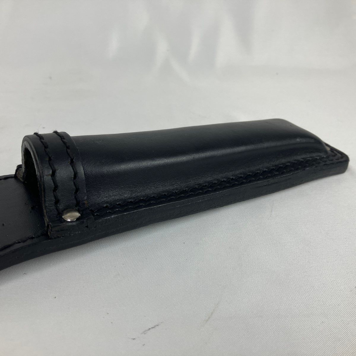 ЗЗKNICKS 5分～1寸用 ヌメ革 ノミホルダー ベルトループ・チェーン金具付き KB-010DX ブラック×レッド×ゴールド ЗЗKNICKS 5分～1寸用 ヌメ革 ノミホルダー ベルトループ・チェーン金具