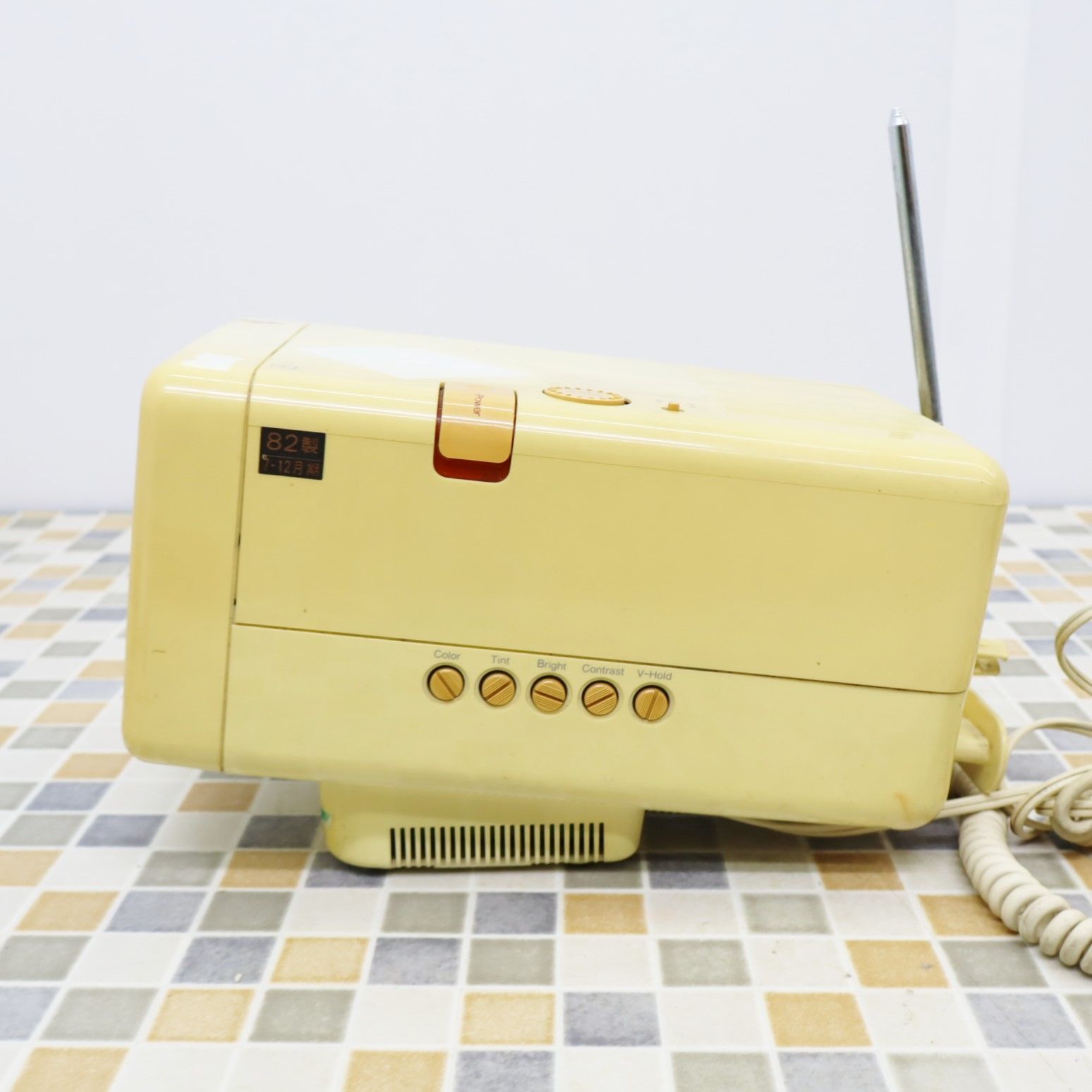 △82年製 レトロ 希少｜ポータブル アナログTV 昭和57年