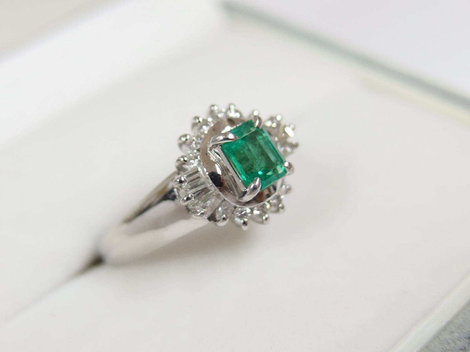 エメラルド デザインリング 約11号 Pt900