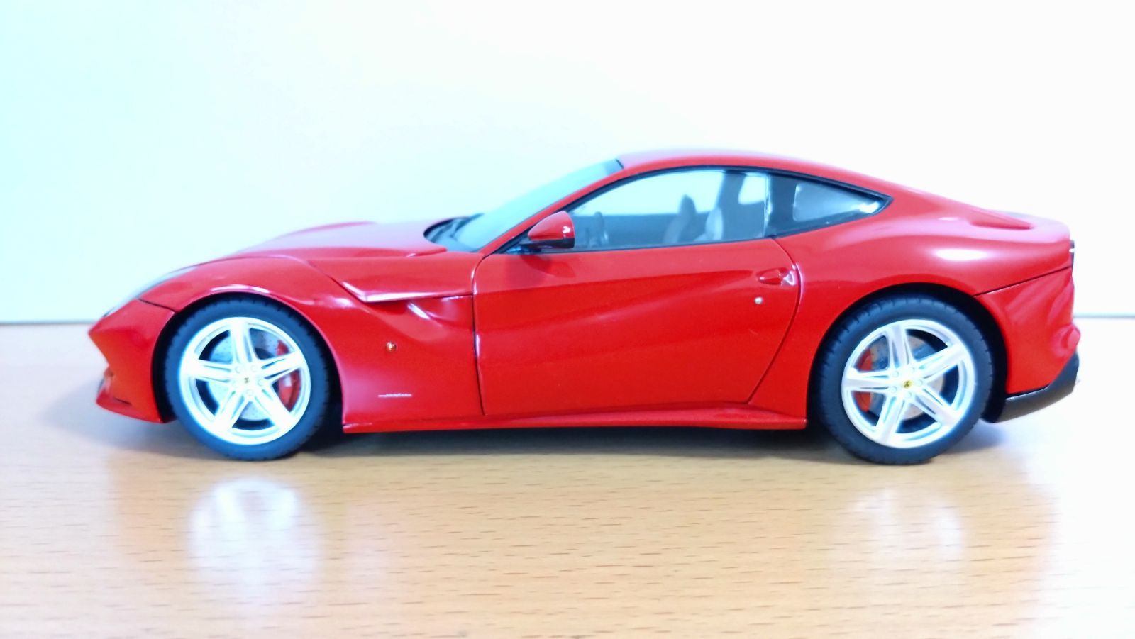 フジミ 1/24 フェラーリ F12 ベルリネッタ【プラモデル完成品
