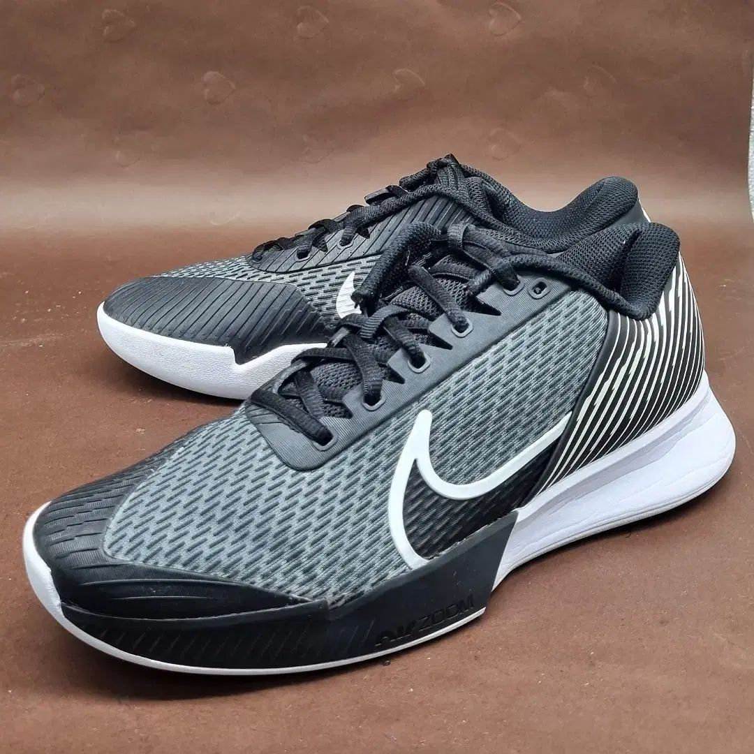 NIKE ナイキ コート エアズーム テニスシューズ 270_