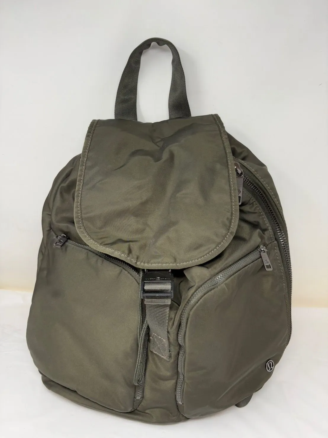 美品　ルルレモン　バックパック　カーキ 2025年最新】lululemon メンズ リュック・バックパックの人気アイテム