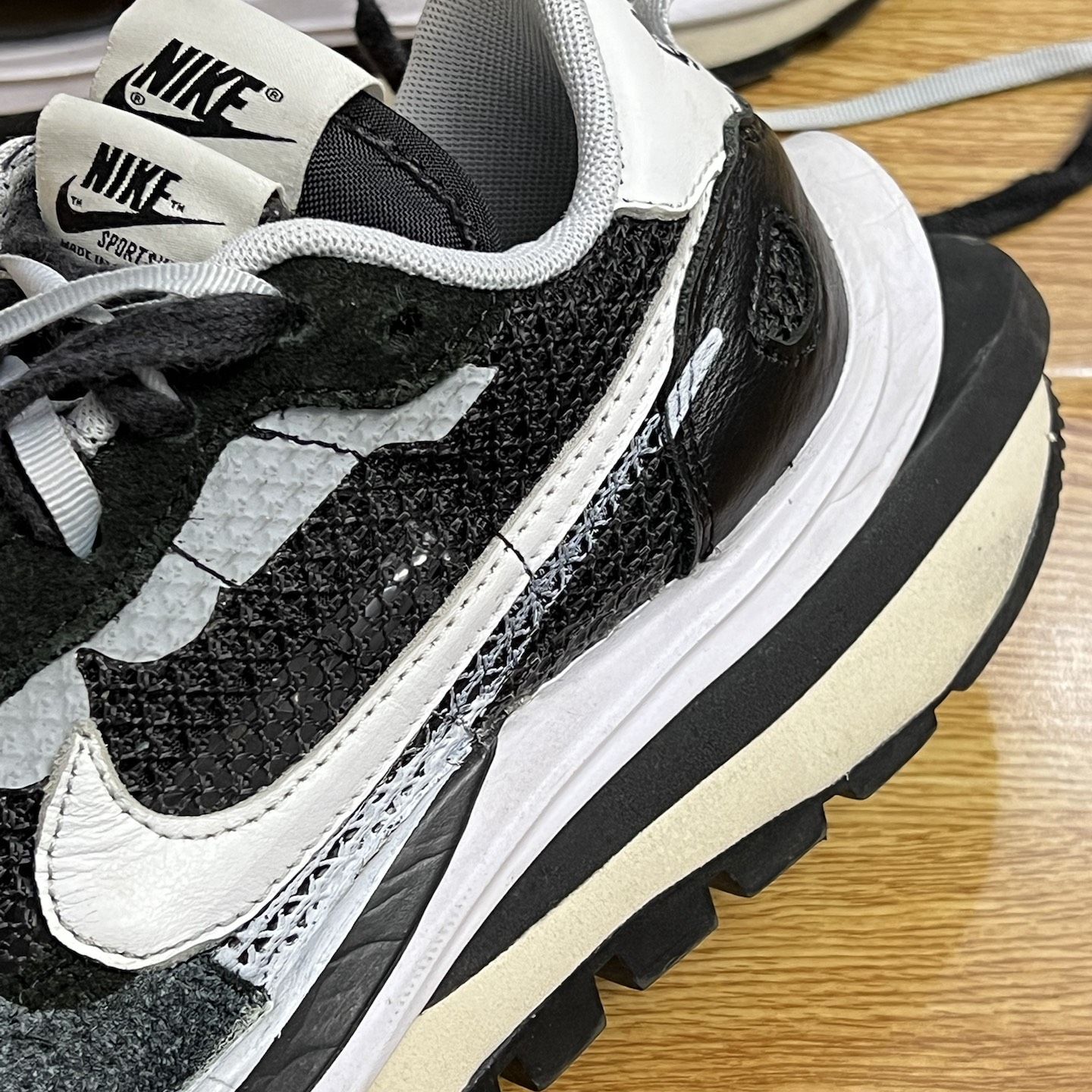 sacai × Nike Vapor Waffle Black and White サカイ × ナイキ ヴェイパー ワッフル ブラックアンドホワイト  CV1363-001 - メルカリ