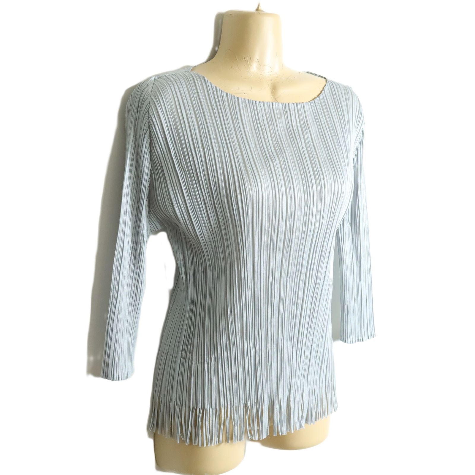 プリーツプリーズ イッセイミヤケ 光沢プリーツカットソー プリーツ プリーズ イッセイ ミヤケ25年春夏ウェア、“光や温度”を表現