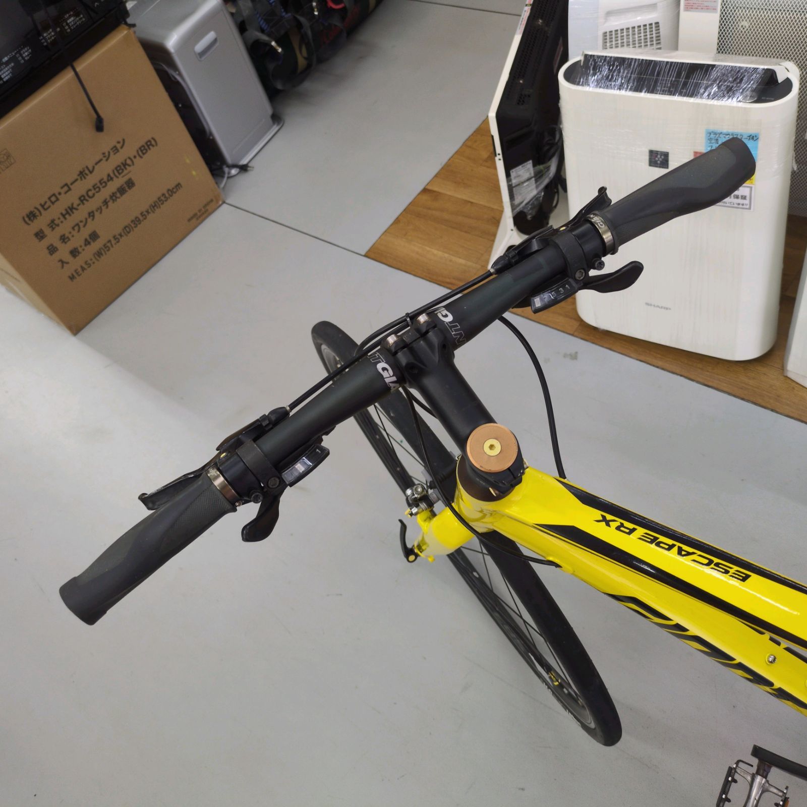【お引き取り限定】GIANT ESCAPE RX ゴールド 700x28C 2019 GIANT Bicycles | ESCAPE RX 2 (2020 NEW)