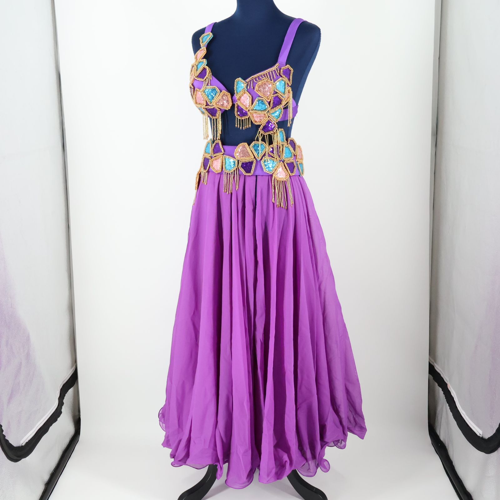 紫色 ビーズ装飾 ベリーダンス オリエンタル衣装 紫色 ビーズ装飾 ベリーダンス オリエンタル衣装 ベリーダンス