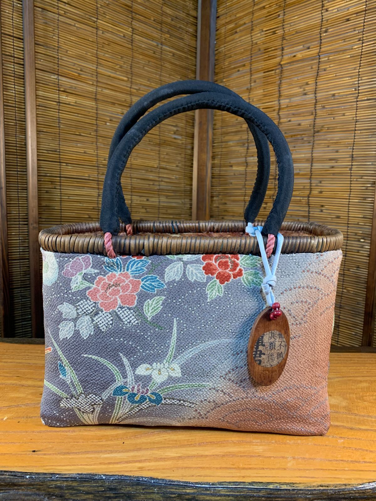 一閑張り 一閑張りバック 大正縮緬 犬張子 狛犬 かごバック 一閑張り