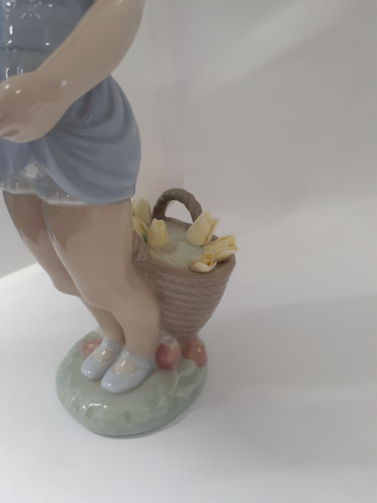 セール！【0704N1】LLADRO リヤドロ スカートに花いっぱい No.1284