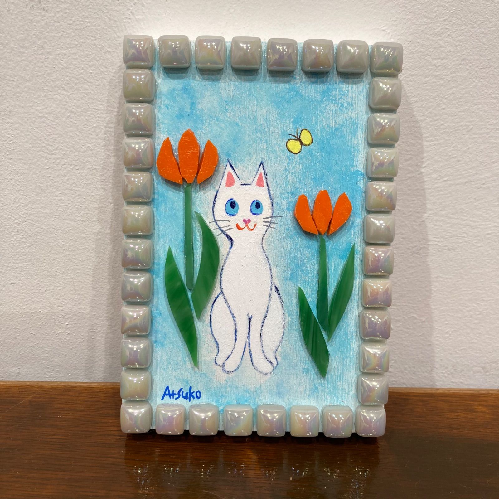 21年最新海外 新品 未使用 絵画 のどかな日 白猫とチューリップと蝶々 アート 写真 Www Setopen Com Www Setopen Com