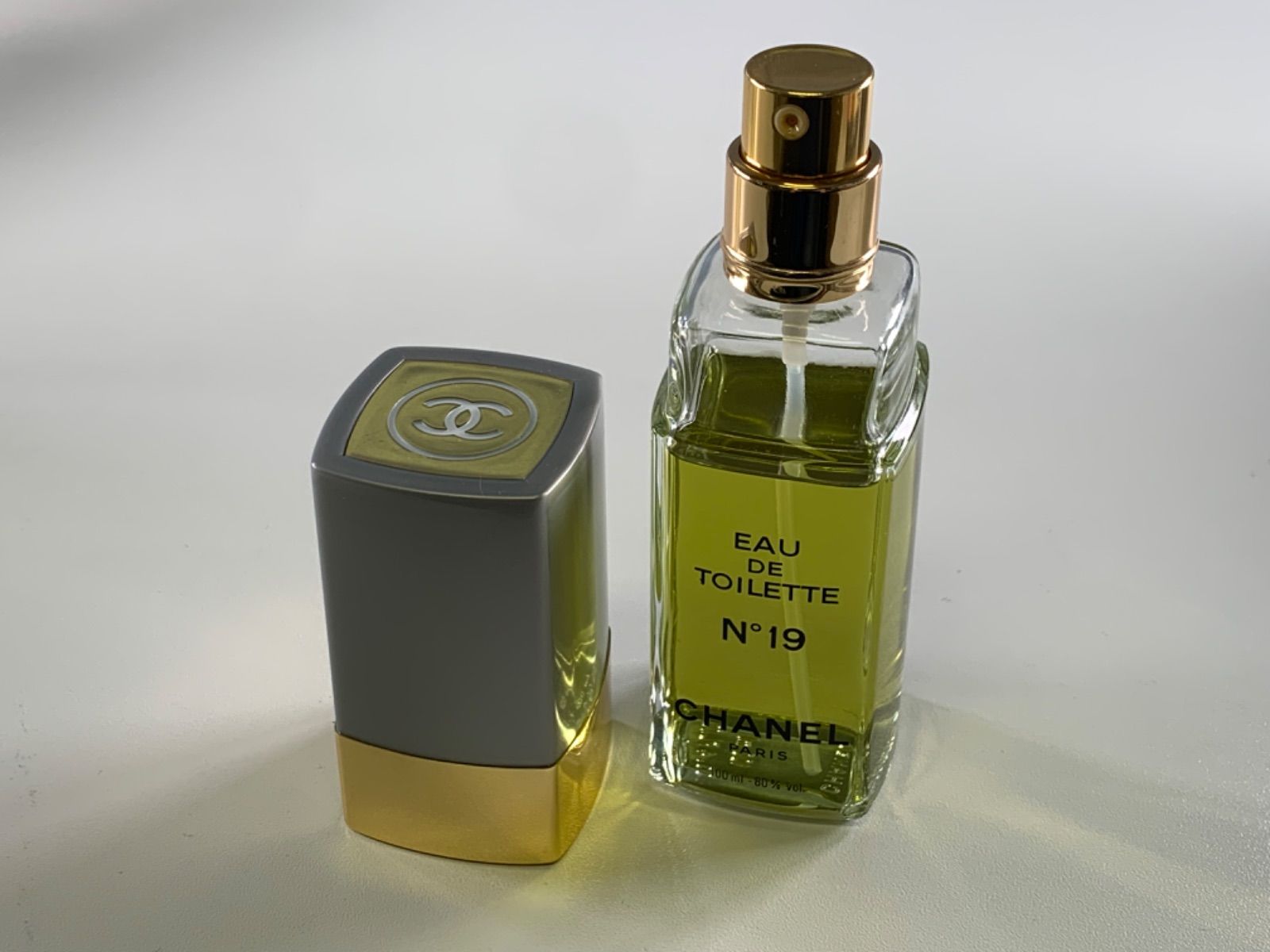 ☆美品 残量約8割以上 CHANEL N°19 EAU DE TOILETTE シャネル ナンバー19 オードトワレ 100ml 香水 スプレータイプ  - メルカリ