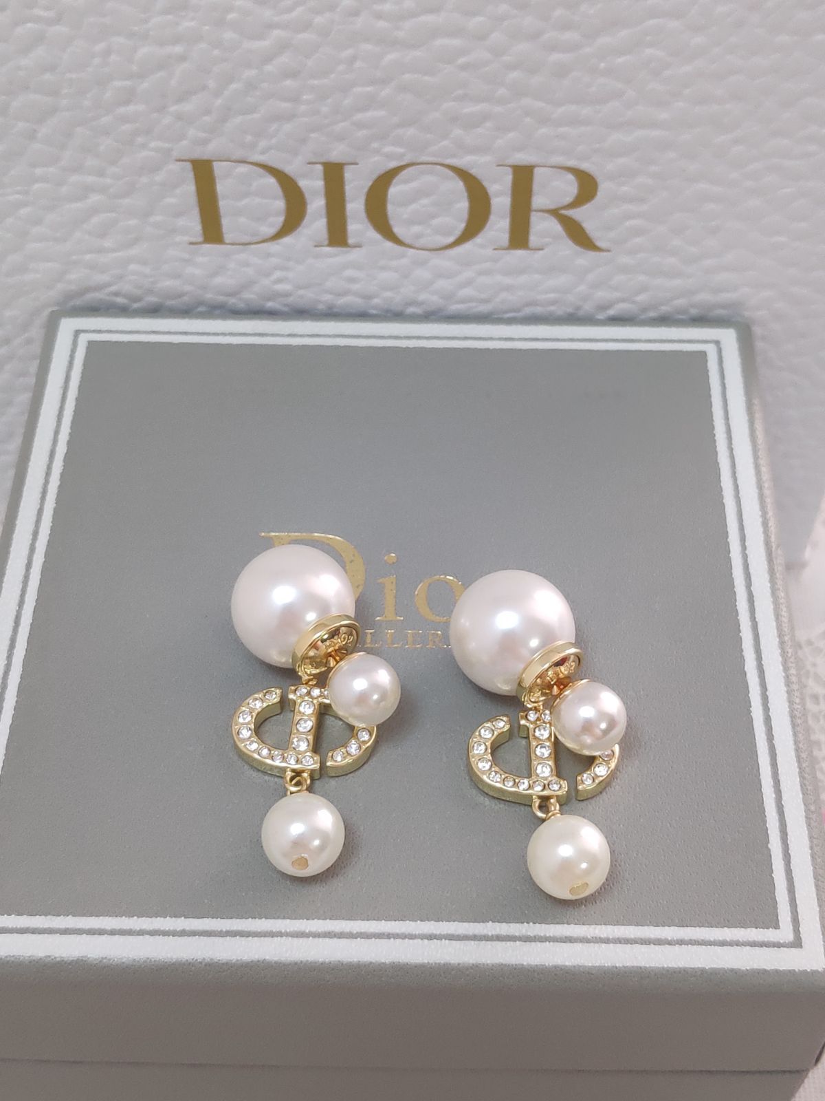 980 996 CD ピアス　ロゴ　ゴールド　パール 24032915.jpg