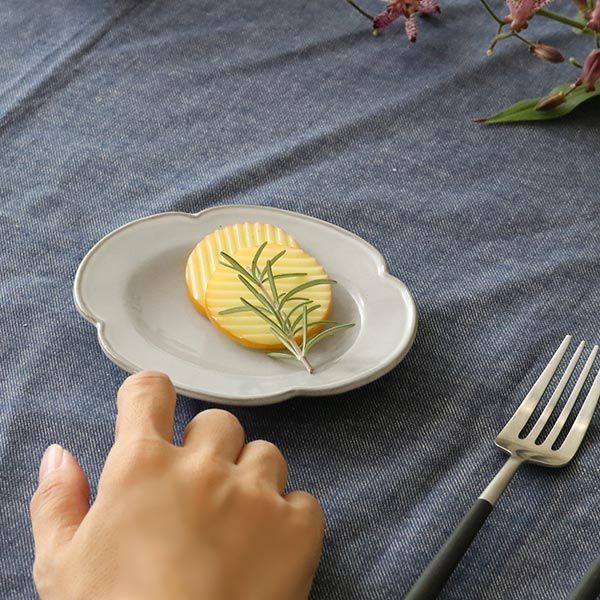 プレート 13cm オーバル プチ プリンセス Calin 皿 洋食器 陶器 日本製 同色5枚セット （ お皿 電子レンジ対応 食洗機対応 木瓜 輪花 豆皿 銘々皿 菓子皿 デザート フルーツ おしゃれ 食器 グレー モノトーン ）