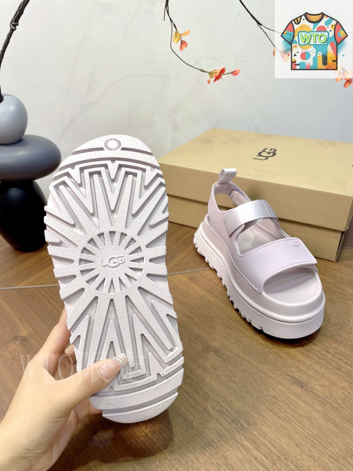 UGG マジックテープ 黒色 女性サンダル 37サイズ 新品未使用 元箱付き UGG アグ サンダル レディース キャップトレイルストラップ