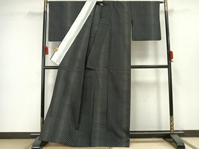 平和屋着物▽本塩沢　単衣　網目文　黒地　正絹　逸品　AAAW1410fy 平和屋着物▽本塩沢 単衣 網目文 黒地 正絹 逸品 AAAW1410fy - メルカリ