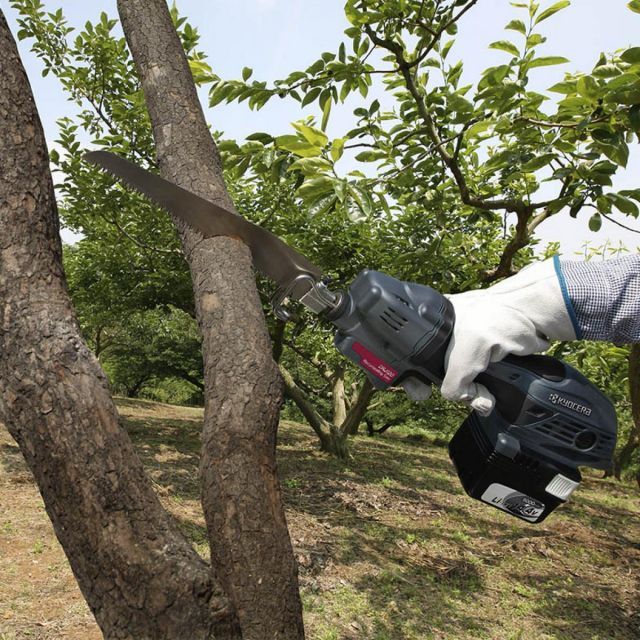  京セラ 旧リョービ 充電式 小型レシプロソー 14.4 Vモデル プロ向け コードレス 切断作業 LEDライト付 万能のこぎり のこぎり