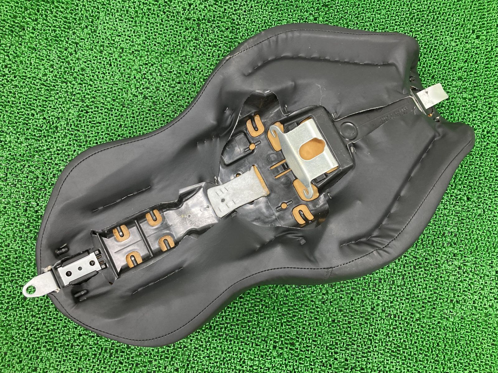 スポーツスター シート ハーレー 純正 中古 07年～21年XL883 XL1200
