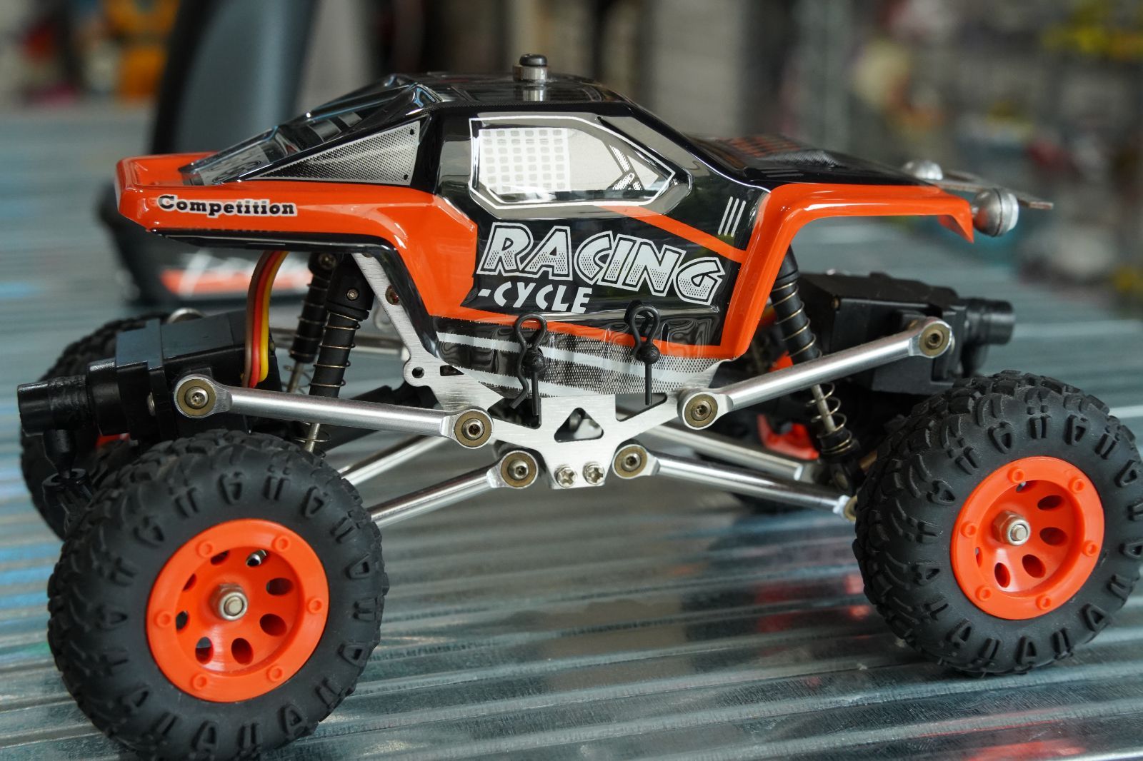 Wltoys 2428 クローラーラジコン 、オフロードラジコン WLToys 2428