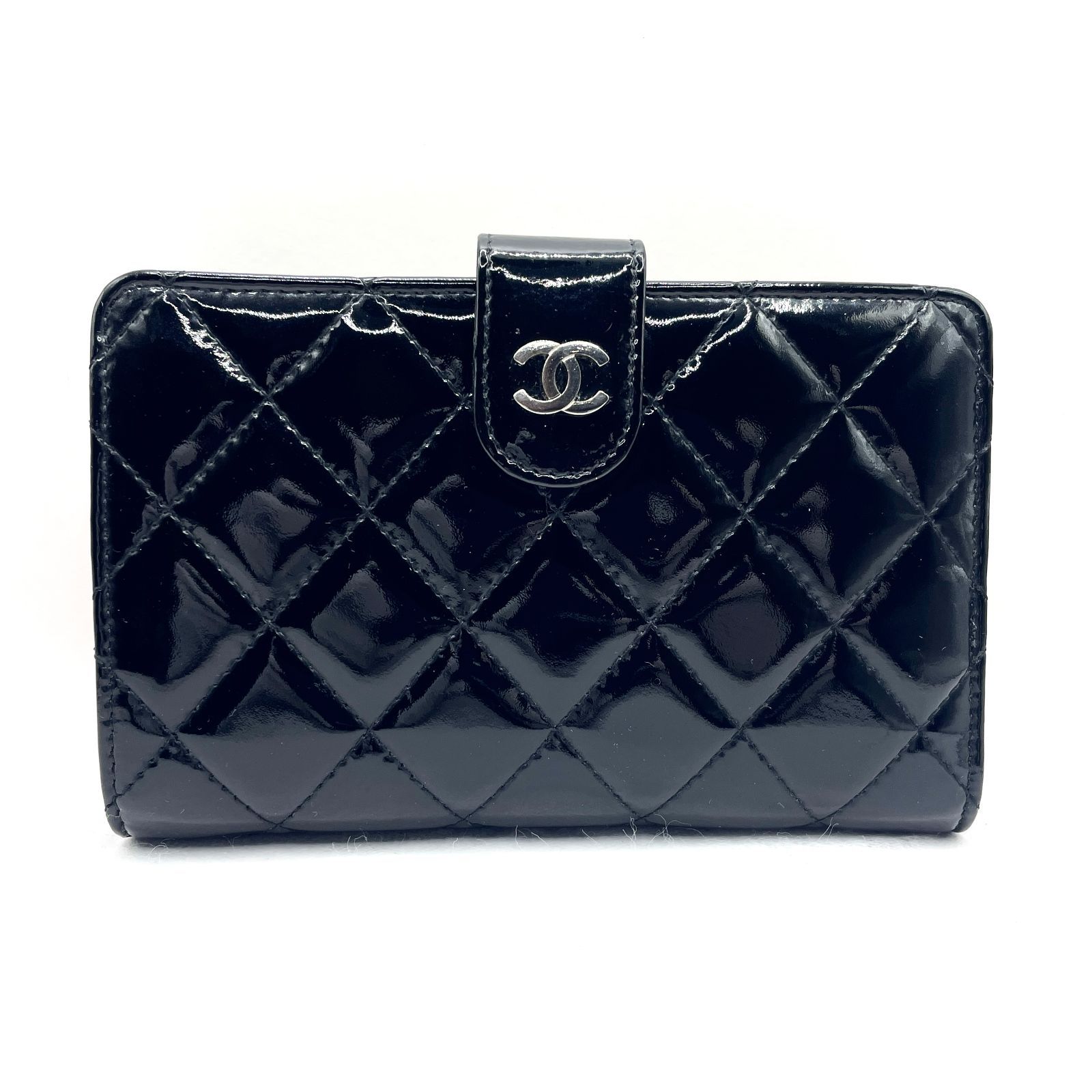 CHANELマトラッセ 二つ折り財布 エナメル パテントレザー ブラック