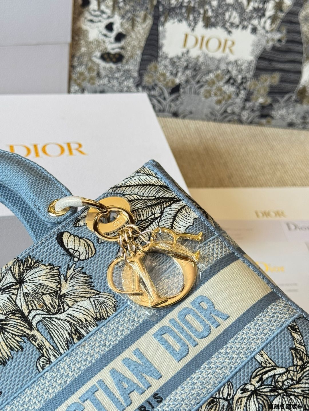 ♡関税送料込♡DIOR 刺繍レザーバケットバッグ ♡関税送料込♡DIOR 刺繍レザーバケットバッグ (Dior/ショルダー