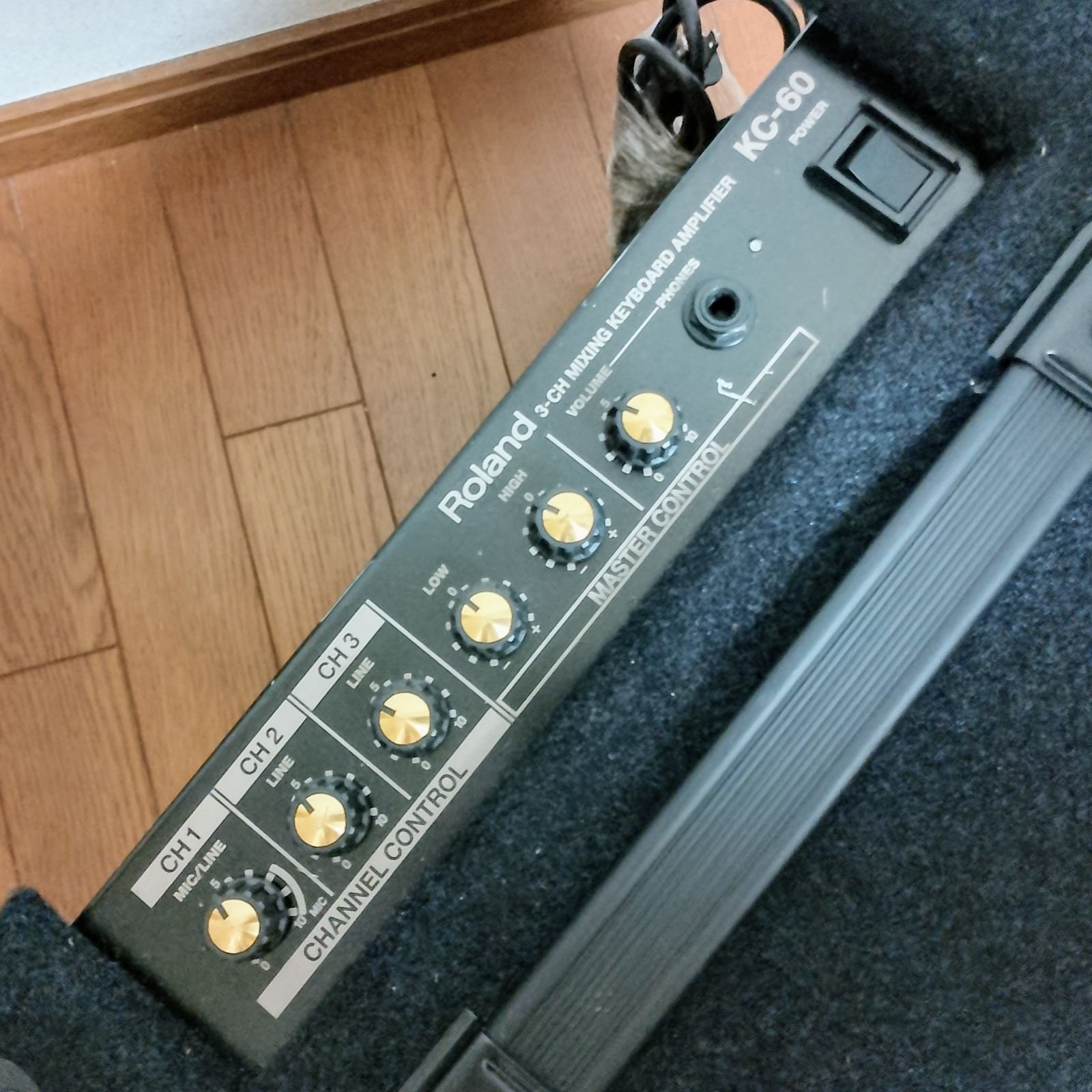 Roland　KC-60　3 Channel Mixing　キーボードアンプ Roland KC-60 Keyboard Amplifier - Elevated Audio