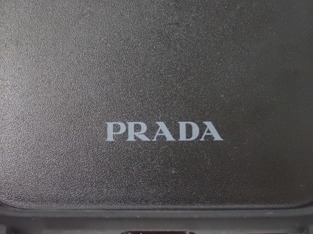 PRADA ブラック iPhoneケース サフィアーノレザー 直営店買付☆PRADA☆サフィアーノレザー iPhone15ProMax用ケース