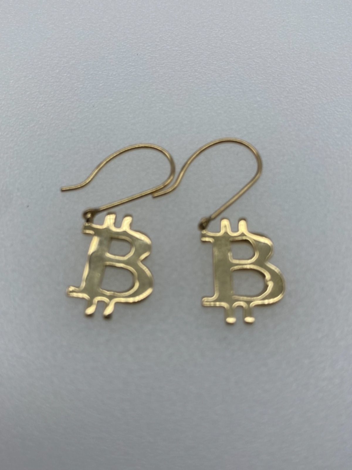 k18ビットコイン　モチーフ　ピアス k18 ビットコインピアス BTC - メルカリ